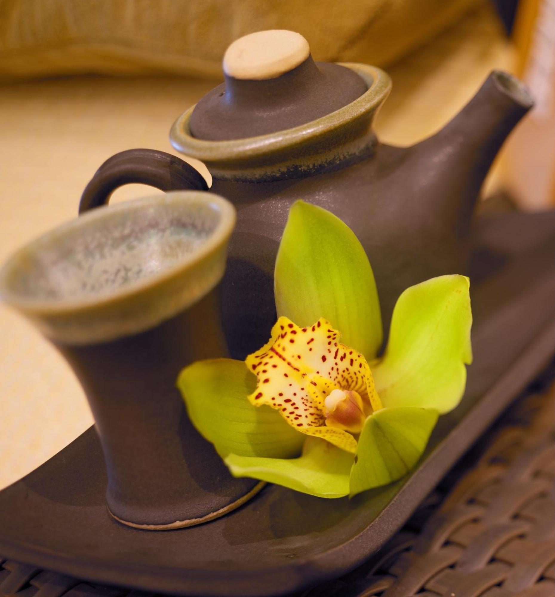 Aghadoe Heights Hotel & Spa Killarney Eksteriør billede A green orchid