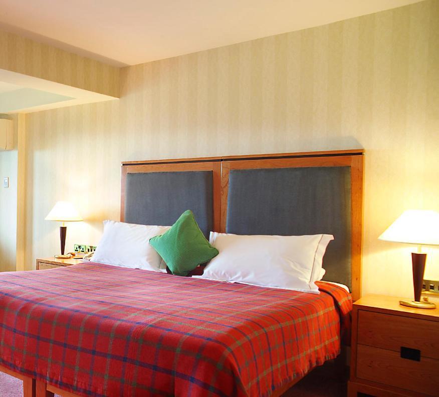 Aghadoe Heights Hotel & Spa Killarney Eksteriør billede A bedroom at the hotel